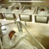 Zeci de bebeluși născuți de mame surogat, blocați în Ucraina din cauza carantinei