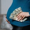 Costul maternității surogat în diferite țări: unde este mai avantajos pentru bugetul familial?