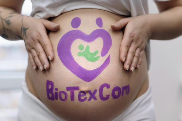 Noua realitate a maternității surogat: cum simplifică BioTexCom drumul spre parentalitate datorită partenerilor internaționali
