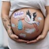 Ce primește, de fapt, copilul de la mama surogat
